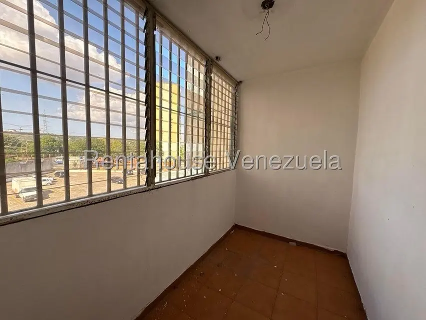 Apartamento (1 Nivel) en Alquiler en Las Trinitarias, Lara - 9