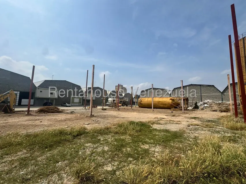 Comercial (Galpon - Deposito) en Venta en Zona Industrial 2, Lara - 12