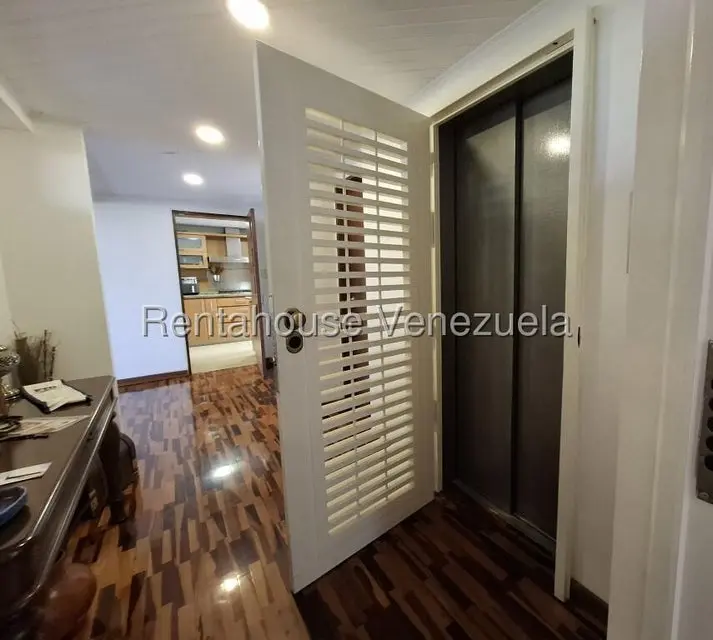 Apartamento (Duplex) en Alquiler en Colinas de Valle Arriba, Distrito Metropolitano - 2