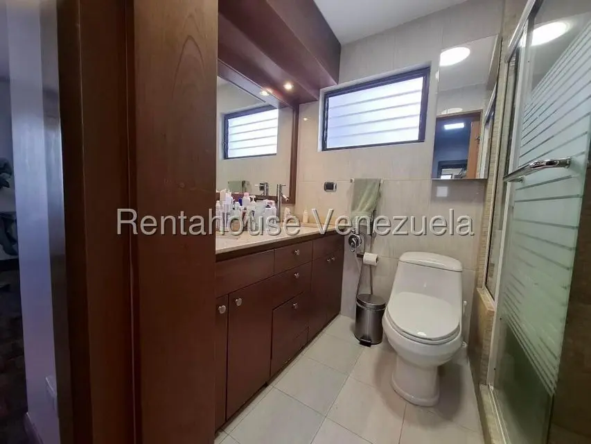 Apartamento (Duplex) en Alquiler en Colinas de Valle Arriba, Distrito Metropolitano - 19