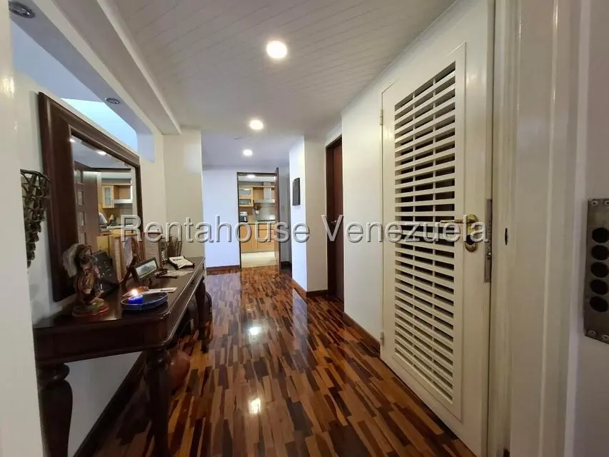 Apartamento (Duplex) en Alquiler en Colinas de Valle Arriba, Distrito Metropolitano - 3