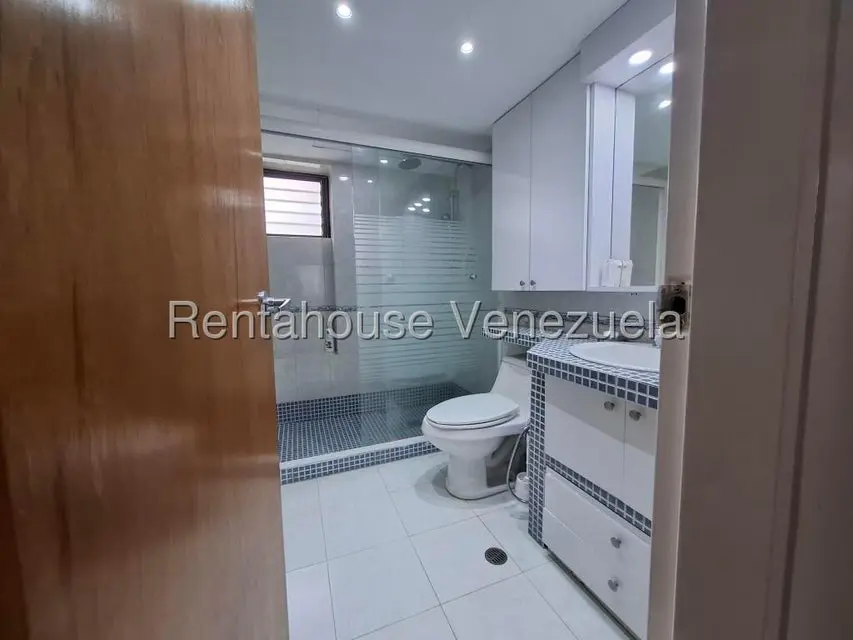 Apartamento (Duplex) en Alquiler en Colinas de Valle Arriba, Distrito Metropolitano - 22
