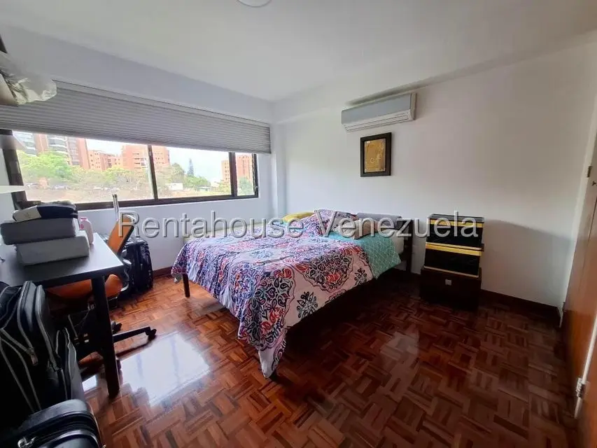 Apartamento (Duplex) en Alquiler en Colinas de Valle Arriba, Distrito Metropolitano - 23