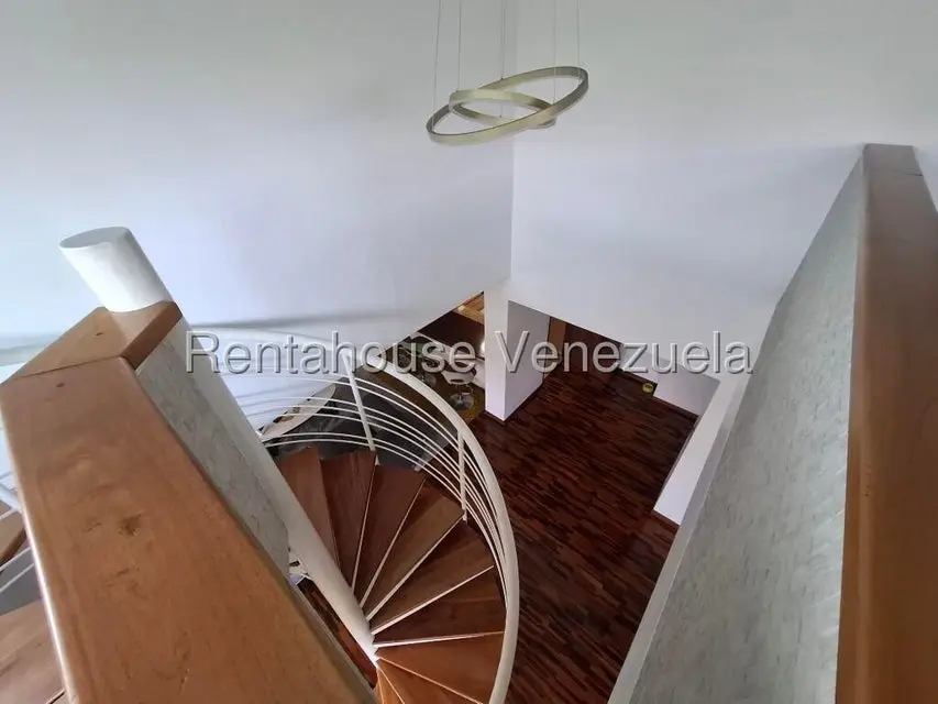Apartamento (Duplex) en Alquiler en Colinas de Valle Arriba, Distrito Metropolitano - 24
