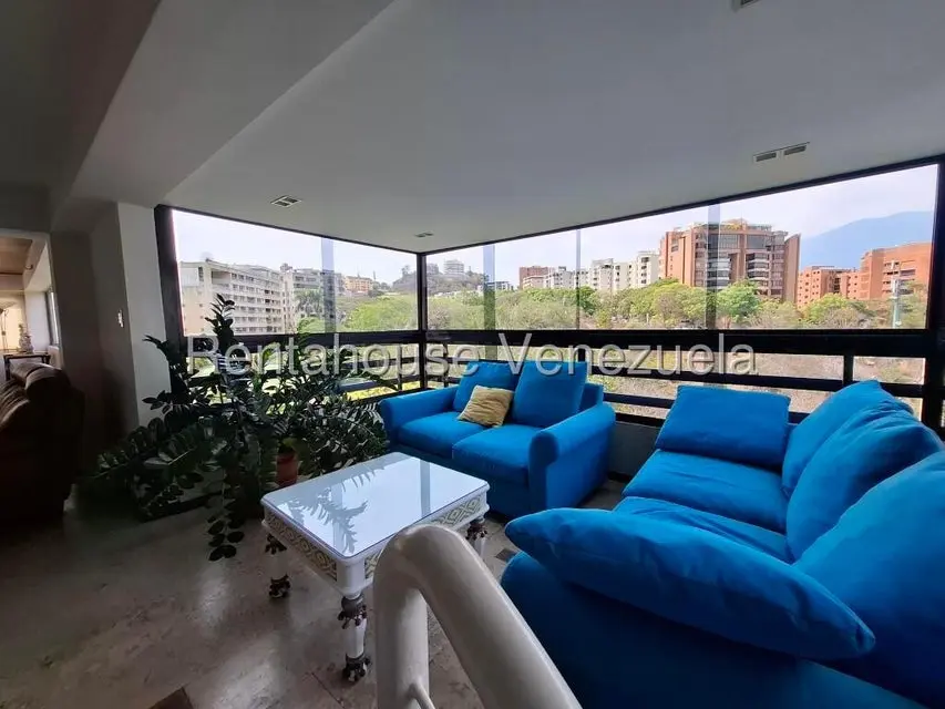 Apartamento (Duplex) en Alquiler en Colinas de Valle Arriba, Distrito Metropolitano - 25