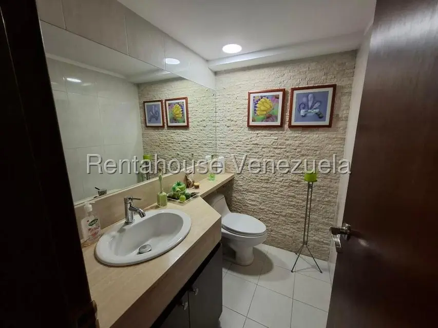 Apartamento (Duplex) en Alquiler en Colinas de Valle Arriba, Distrito Metropolitano - 4