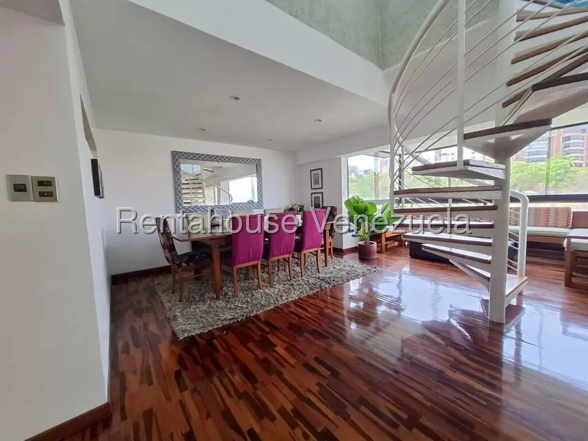 Apartamento (Duplex) en Alquiler en Colinas de Valle Arriba, Distrito Metropolitano - 6