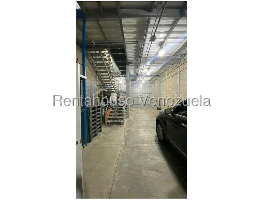 Comercial (Galpon - Deposito) en Alquiler en Sabana Grande, Distrito Metropolitano - 2