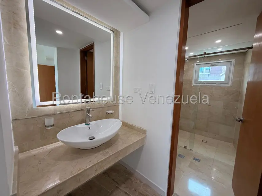 Apartamento (1 Nivel) en Venta en Campo Alegre, Distrito Metropolitano - 11