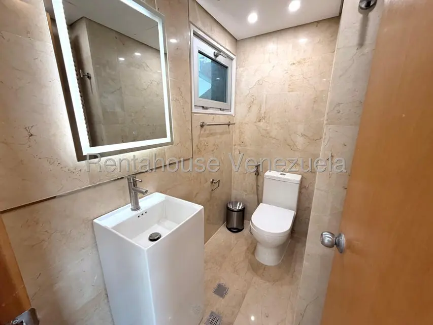 Apartamento (1 Nivel) en Venta en Campo Alegre, Distrito Metropolitano - 25