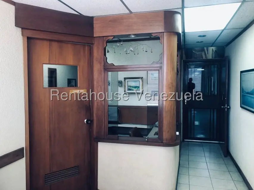Comercial (Oficina) en Alquiler en Santa Paula, Distrito Metropolitano - 2
