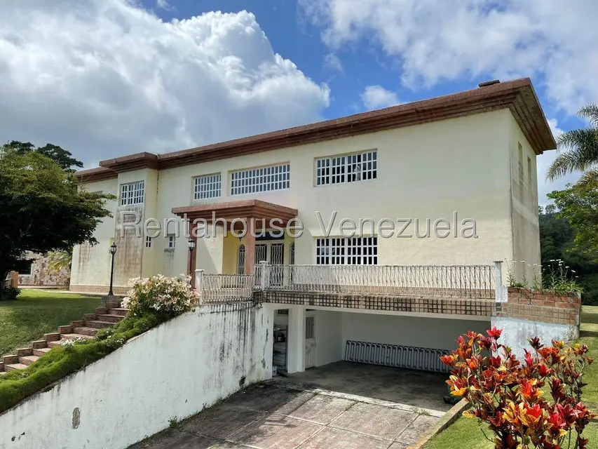 Casa (Duplex) en Venta en Avenida Principal Cecilio Acosta, Miranda - 4