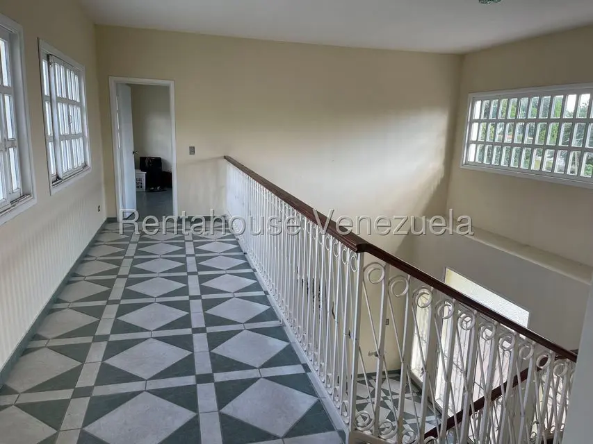 Casa (Duplex) en Venta en Avenida Principal Cecilio Acosta, Miranda - 9