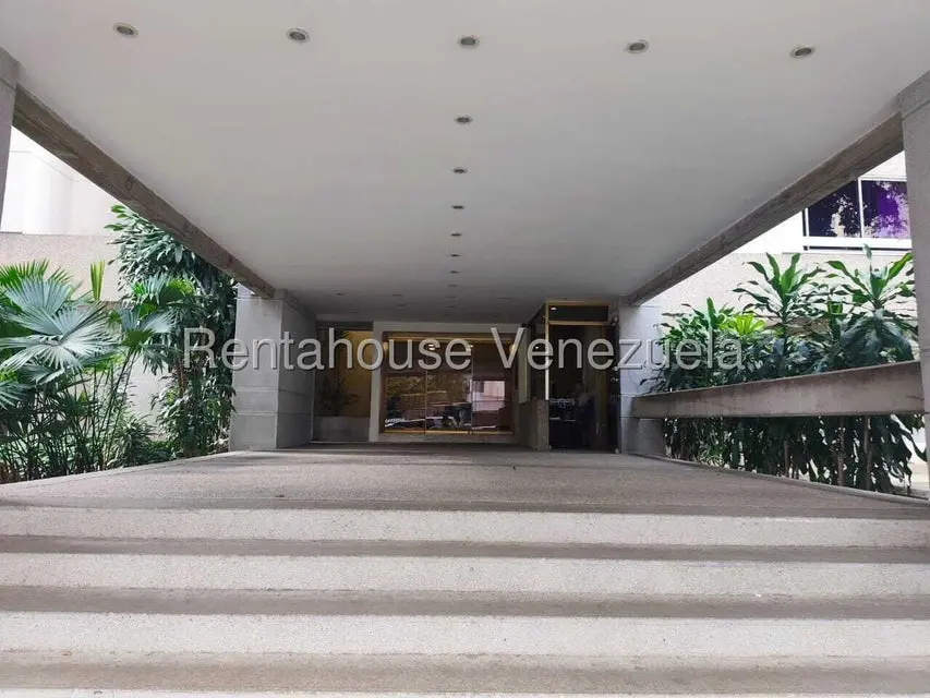 Apartamento (1 Nivel) en Alquiler en Los Palos Grandes, Distrito Metropolitano - 2