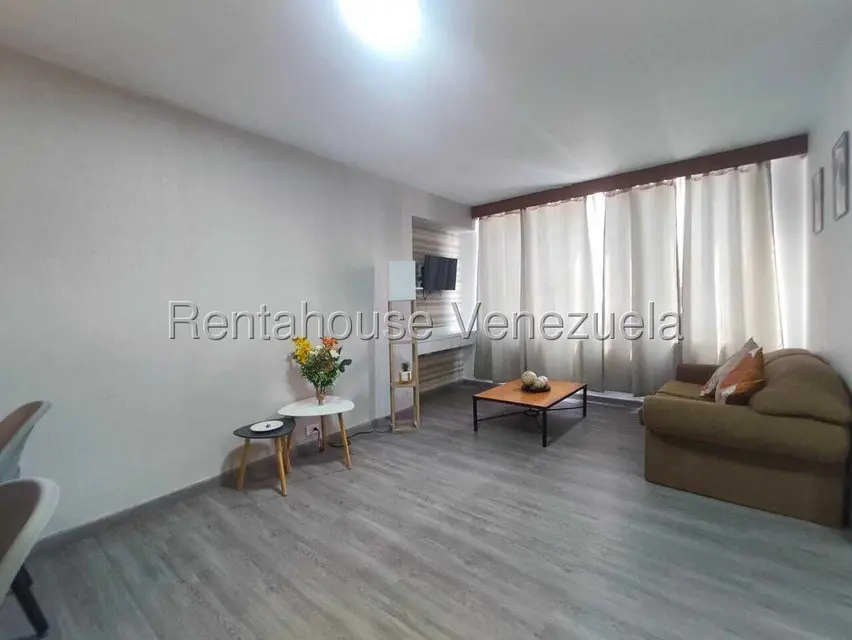 Apartamento (1 Nivel) en Alquiler en Los Palos Grandes, Distrito Metropolitano - 13
