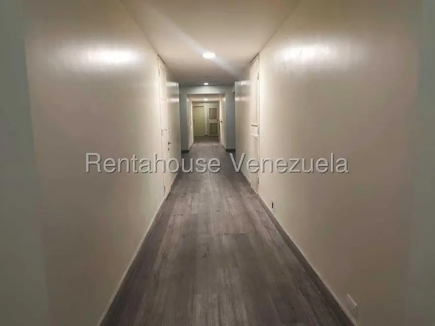 Apartamento (1 Nivel) en Alquiler en Los Palos Grandes, Distrito Metropolitano - 18