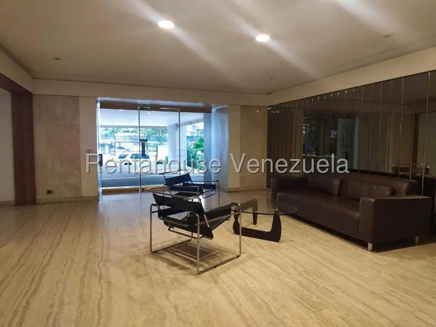 Apartamento (1 Nivel) en Alquiler en Los Palos Grandes, Distrito Metropolitano - 3