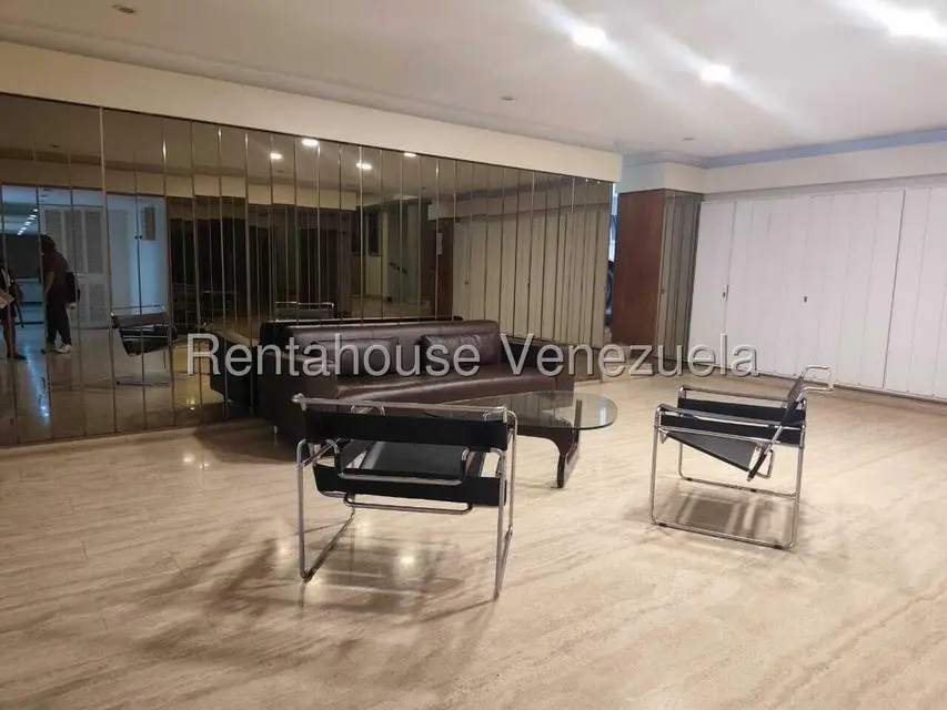 Apartamento (1 Nivel) en Alquiler en Los Palos Grandes, Distrito Metropolitano - 4