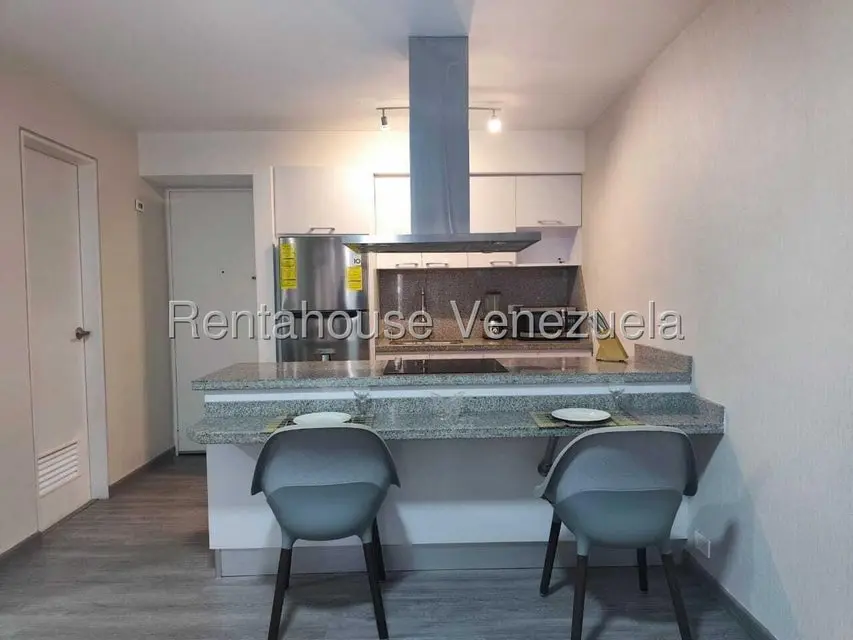 Apartamento (1 Nivel) en Alquiler en Los Palos Grandes, Distrito Metropolitano - 5