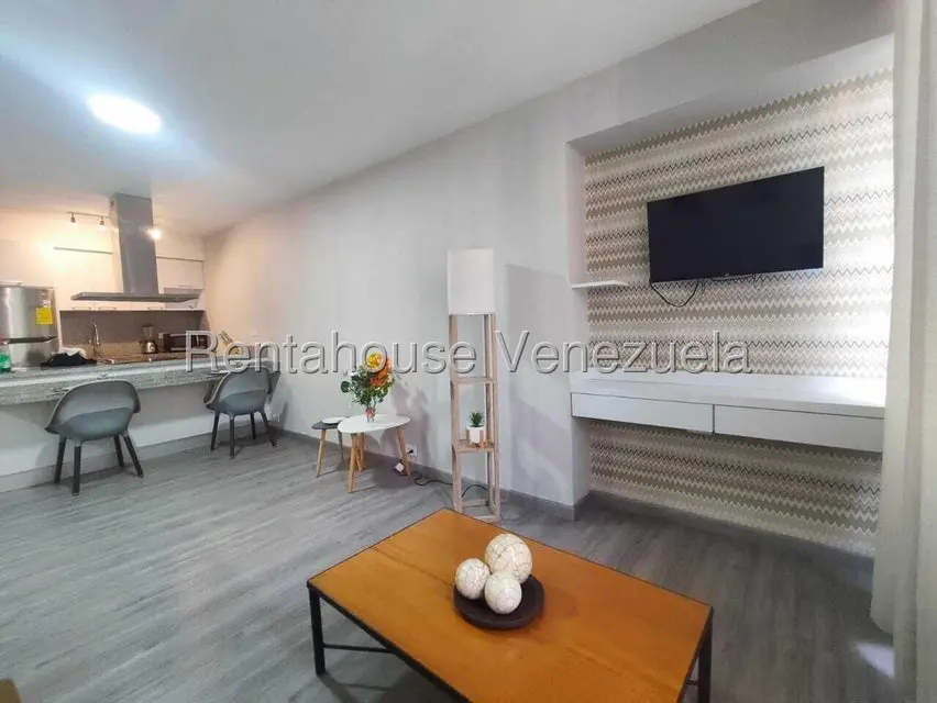 Apartamento (1 Nivel) en Alquiler en Los Palos Grandes, Distrito Metropolitano - 10