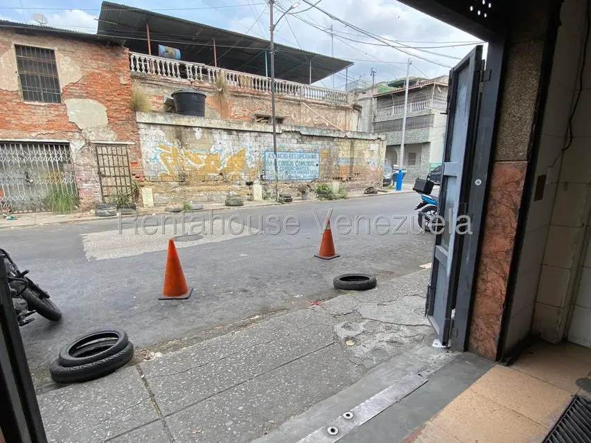 Comercial (Local Comercial) en Alquiler en Puente Hierro, Distrito Metropolitano - 22