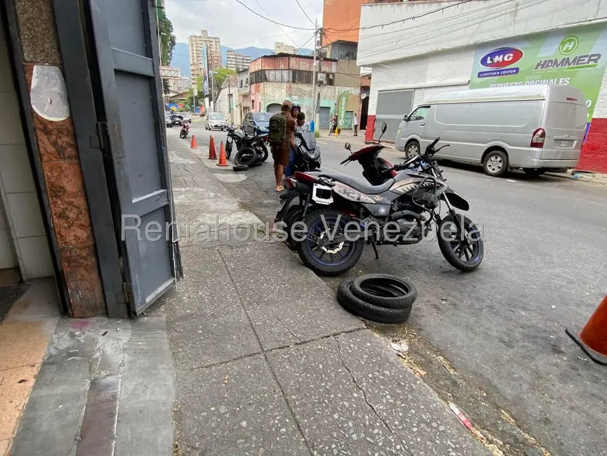 Comercial (Local Comercial) en Alquiler en Puente Hierro, Distrito Metropolitano - 23