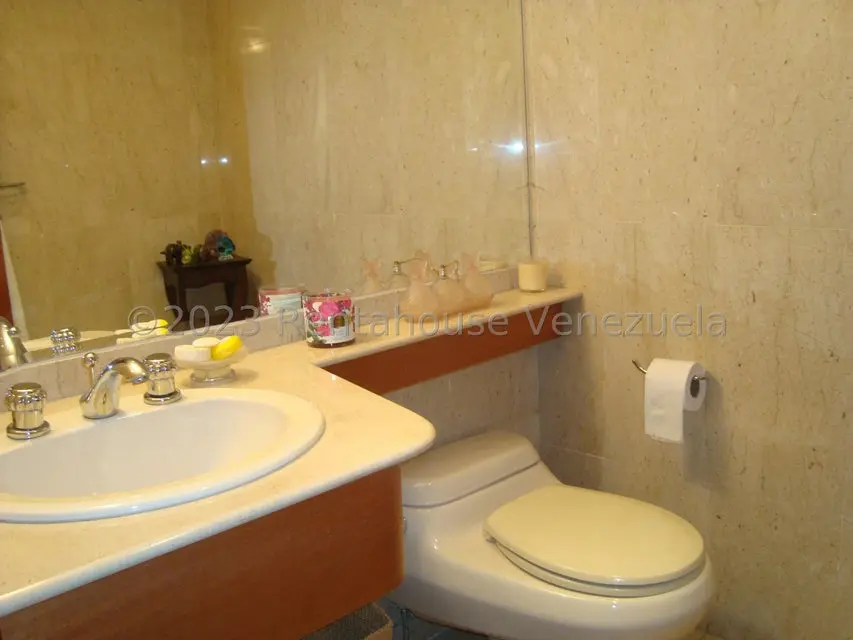 Apartamento (1 Nivel) en Alquiler en Campo Alegre, Distrito Metropolitano - 9