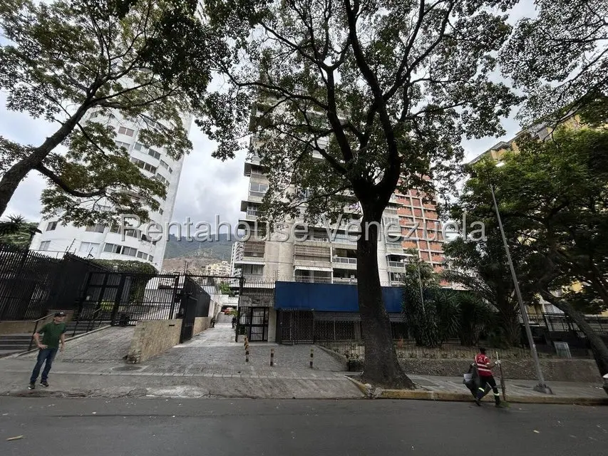 Apartamento (1 Nivel) en Venta en La Florida, Distrito Metropolitano - 41