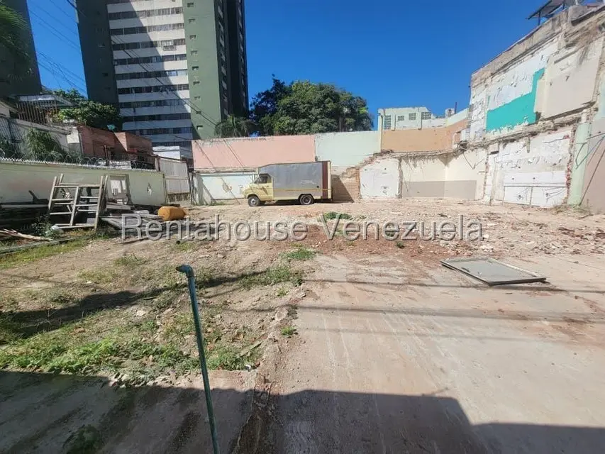 Terreno (Comercial) en Venta en El Paraiso, Distrito Metropolitano - 2