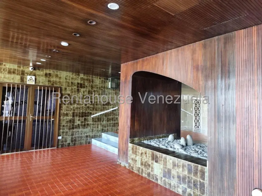 Apartamento (1 Nivel) en Alquiler en El Marques, Distrito Metropolitano - 2