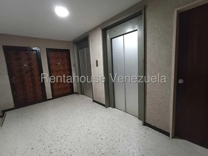Apartamento (1 Nivel) en Alquiler en El Marques, Distrito Metropolitano - 3