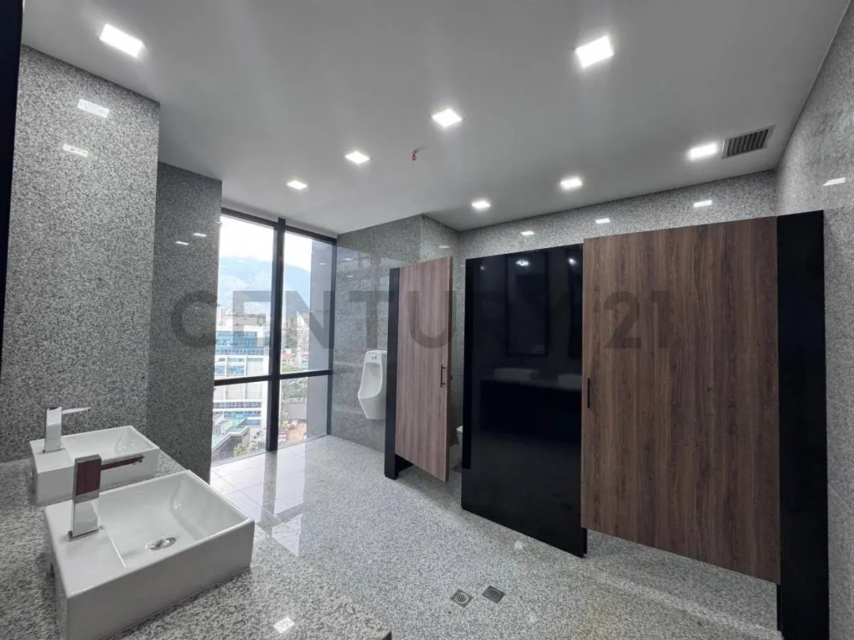 Oficina disponible en venta o alquiler — 11