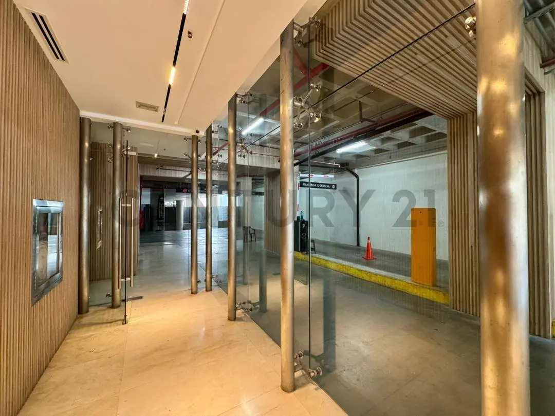 Oficina disponible en venta o alquiler — 4