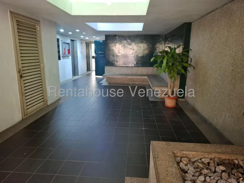 Apartamento (1 Nivel) en Alquiler en Parroquia La Candelaria, Distrito Metropolitano - 2
