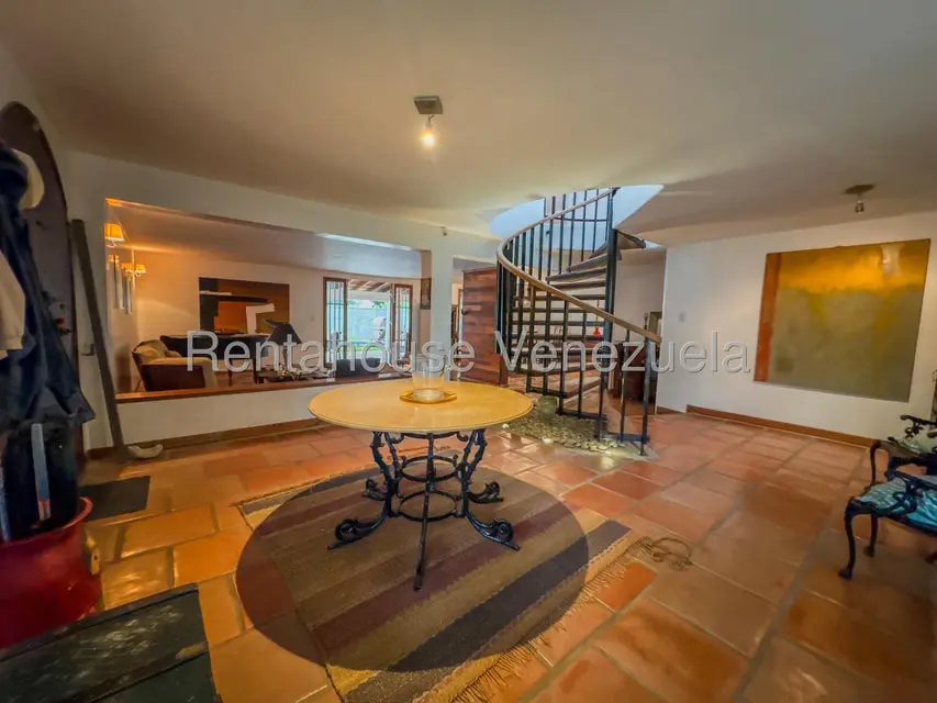 Casa (Duplex) en Venta en Cumbres de Curumo, Distrito Metropolitano - 2