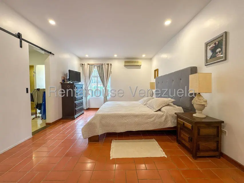 Casa (Duplex) en Venta en Cumbres de Curumo, Distrito Metropolitano - 11