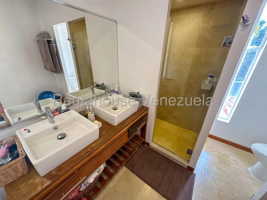 Casa (Duplex) en Venta en Cumbres de Curumo, Distrito Metropolitano - 14