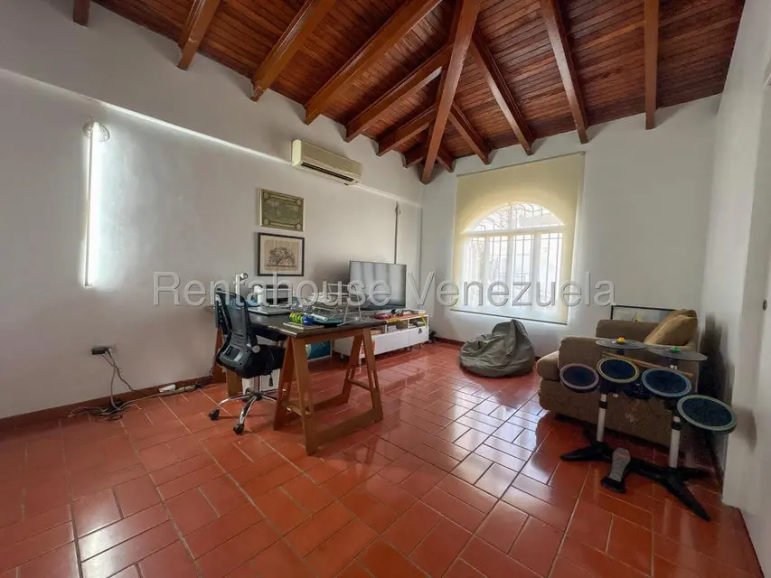 Casa (Duplex) en Venta en Cumbres de Curumo, Distrito Metropolitano - 15