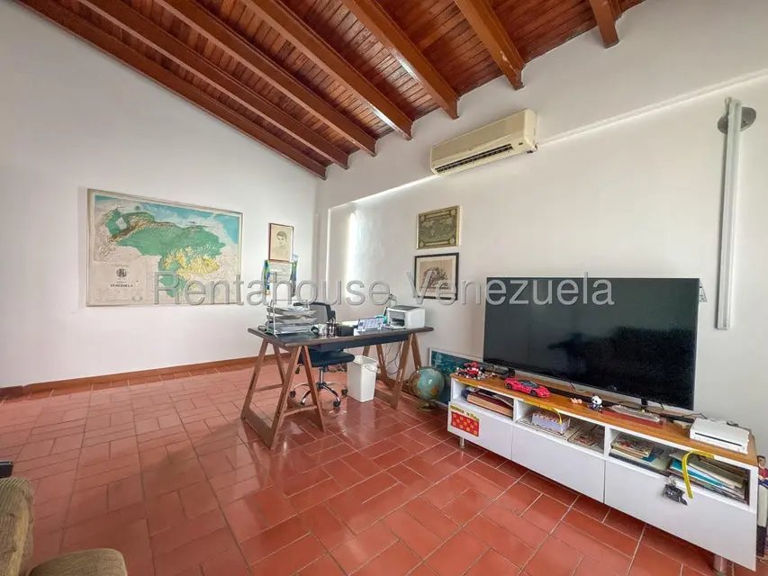 Casa (Duplex) en Venta en Cumbres de Curumo, Distrito Metropolitano - 17