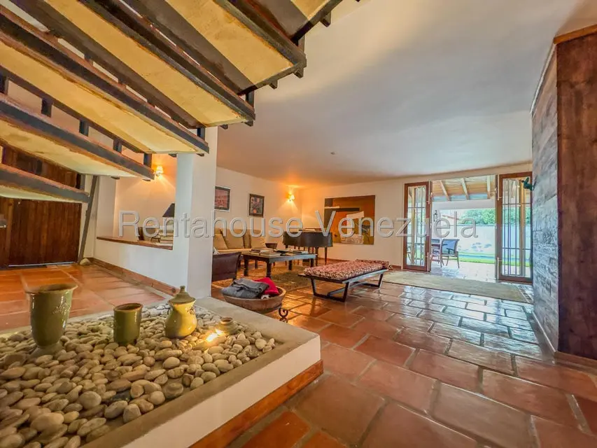 Casa (Duplex) en Venta en Cumbres de Curumo, Distrito Metropolitano - 3