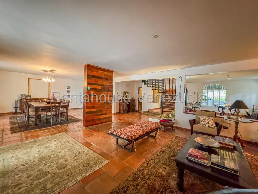 Casa (Duplex) en Venta en Cumbres de Curumo, Distrito Metropolitano - 21