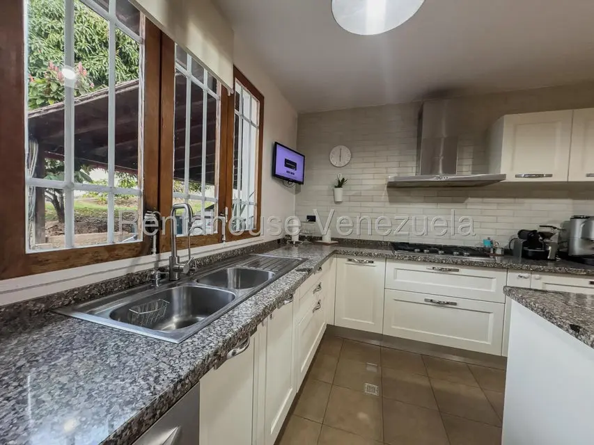 Casa (Duplex) en Venta en Cumbres de Curumo, Distrito Metropolitano - 26