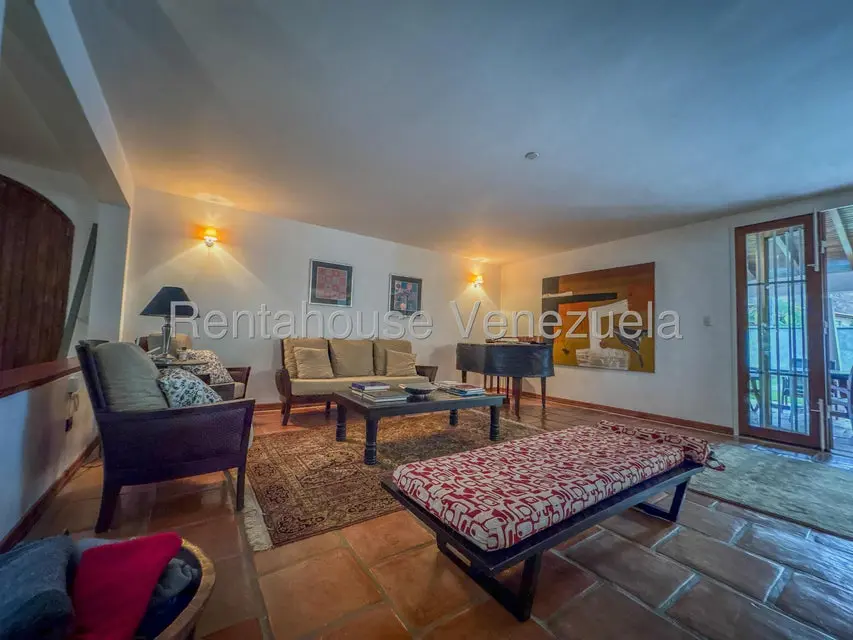 Casa (Duplex) en Venta en Cumbres de Curumo, Distrito Metropolitano - 28