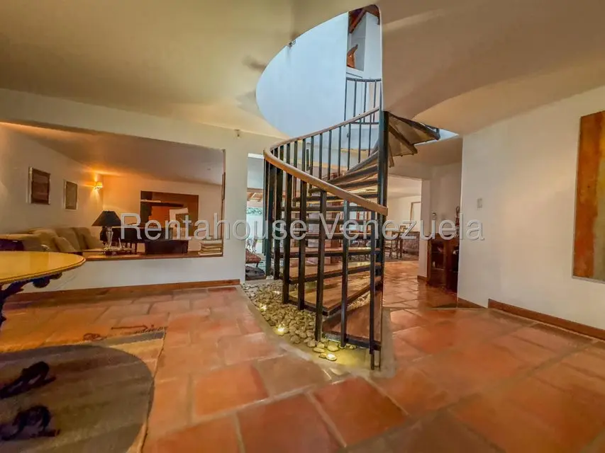 Casa (Duplex) en Venta en Cumbres de Curumo, Distrito Metropolitano - 4