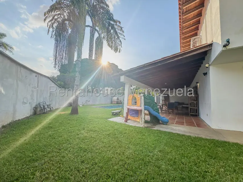Casa (Duplex) en Venta en Cumbres de Curumo, Distrito Metropolitano - 36