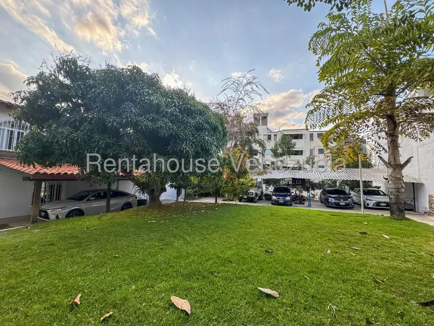 Casa (Duplex) en Venta en Cumbres de Curumo, Distrito Metropolitano - 38