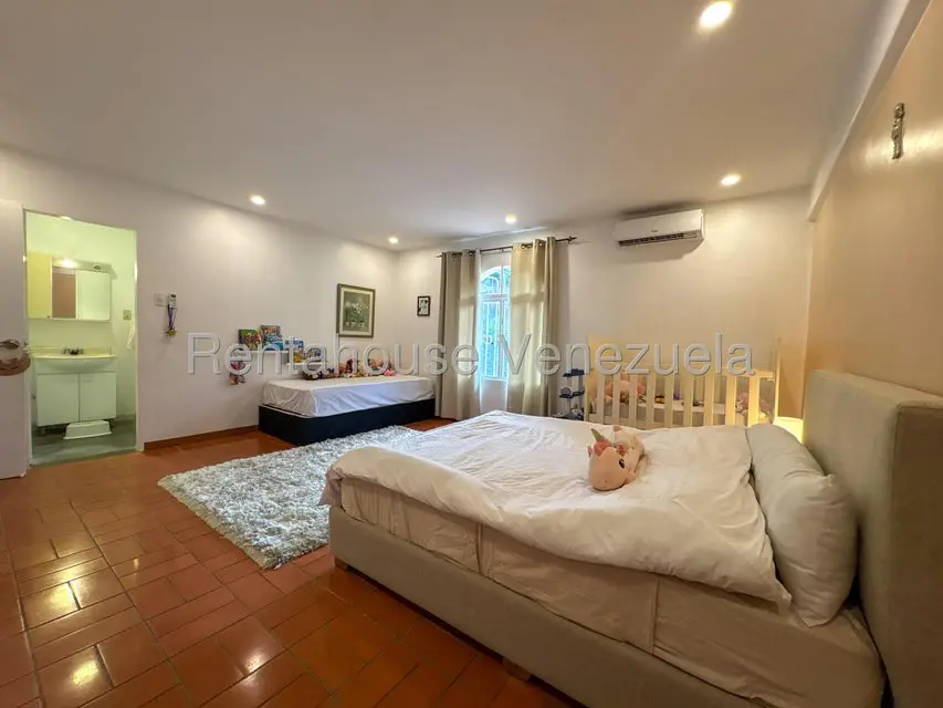 Casa (Duplex) en Venta en Cumbres de Curumo, Distrito Metropolitano - 8