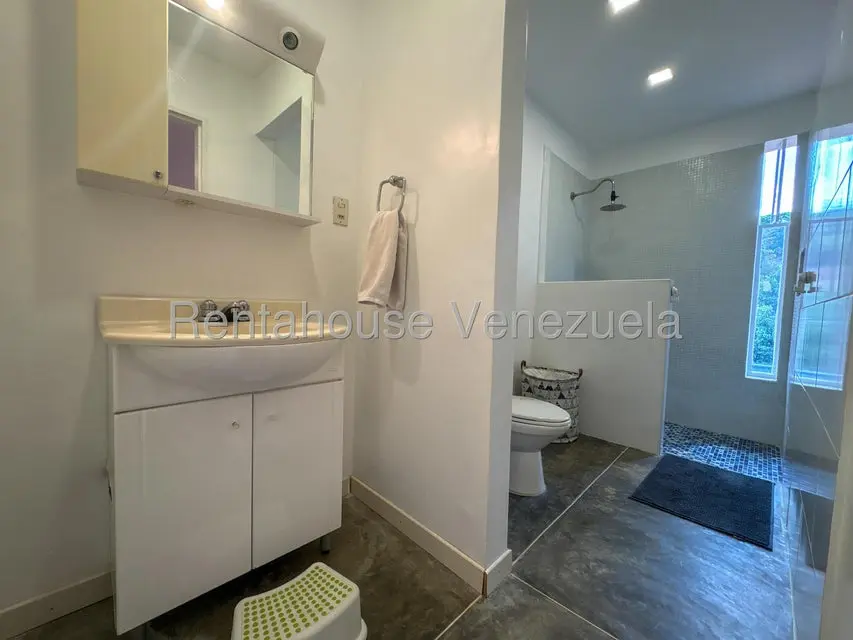 Casa (Duplex) en Venta en Cumbres de Curumo, Distrito Metropolitano - 9