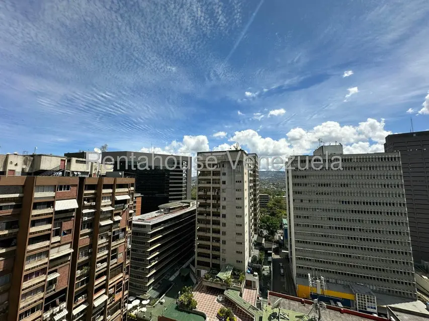 Comercial (Oficina) en Alquiler en Los Palos Grandes, Distrito Metropolitano - 13