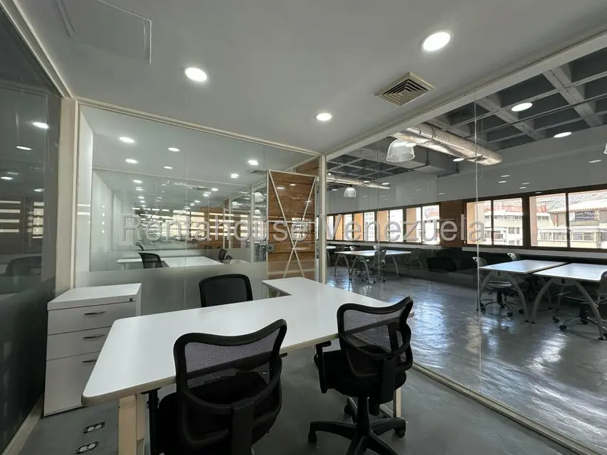 Comercial (Oficina) en Alquiler en Los Palos Grandes, Distrito Metropolitano - 15